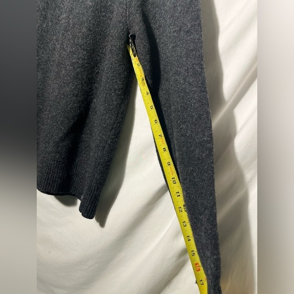 OLD NAVY V NECK LONG SLEEVE LAMBSWOOL NYLON DARK GRAY SWEATSHIRT - Picture 6 of 8